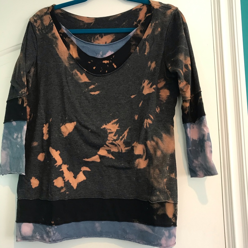 Reverse tie dye triple layer tee
